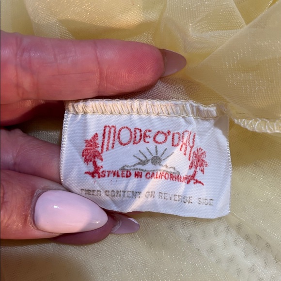 🌹Vintage Mode O’Day Yellow Lace Trimmed Sheer Robe - Picture 5 of 7